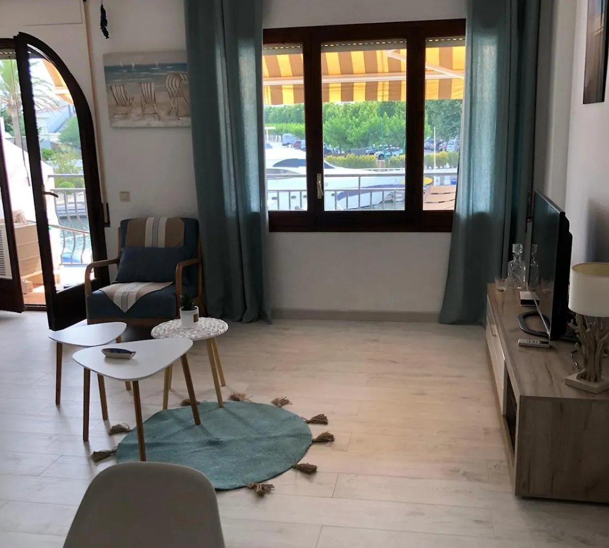 Apartment Bel Appartement Renove Sur La Marina Empuriabrava Spain